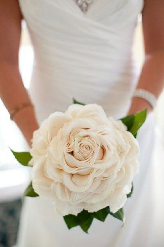 دسته گل عروس با رز سفید