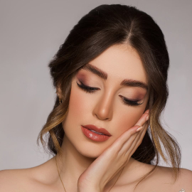 میکاپ لایت و دخترانه در سالن زیبایی ژامک