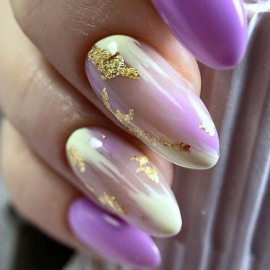 طراحی ناخن رنگی رنگی در سالن زیبایی سارا نقی زاده