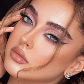 میکاپ دخترانه صورتی در سالن زيبايى سولينا