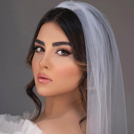 میکاپ جذاب برای عروس در سالن زیبایی آج