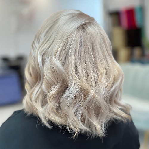 رنگ موی بلوند در سالن زیبایی آوا