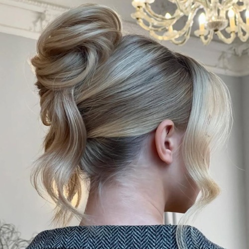 شنیون خواهر عروس در سالن زیبایی آوا