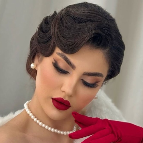 میکاپ با رژ قرمز در سالن زیبایی دیبا بلندی