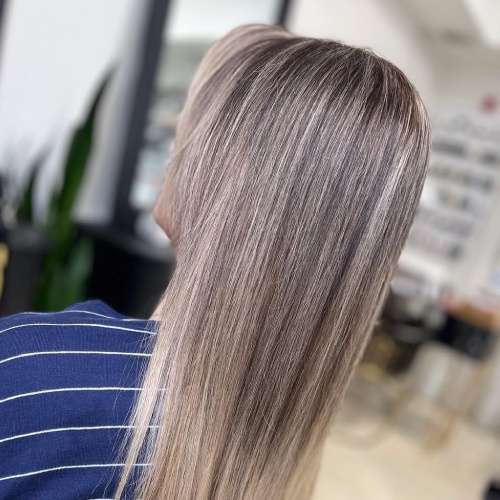 لایت نقره ای در سالن زیبایی فهیمه ابارشی