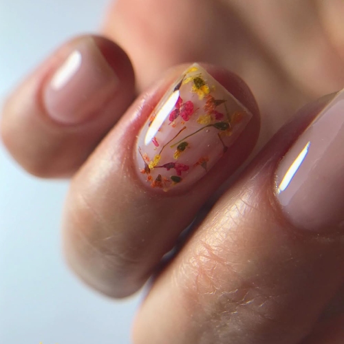 کاشت ناخن گل گلی در سالن زیبایی فهیمه ابارشی