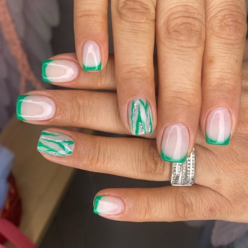 طراحی ناخن زیبا در سالن زیبایی مائده وثوقی